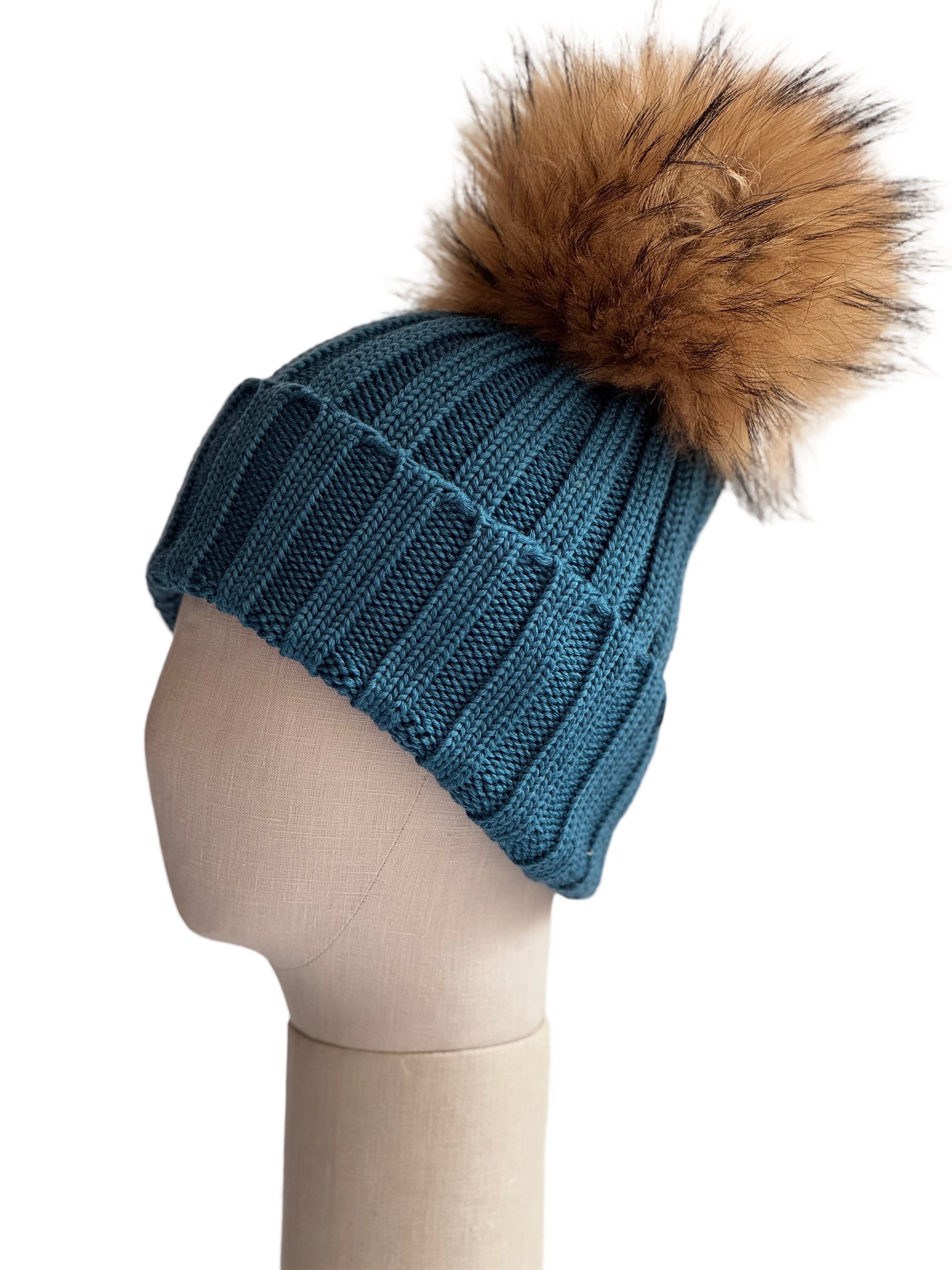 Cappello petrolio pompon