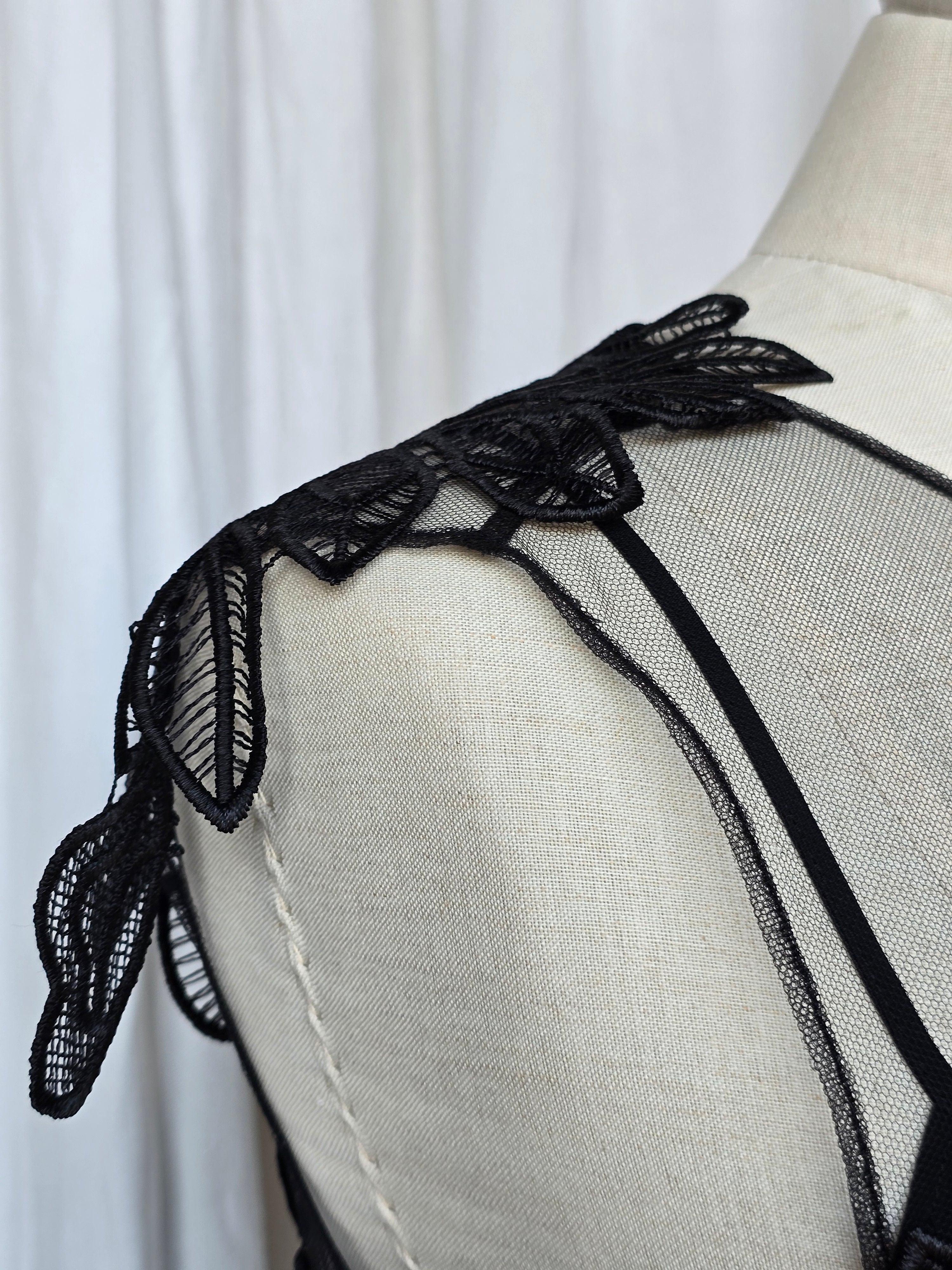 Alberta Ferretti - Mini abito foliage macramè, nero