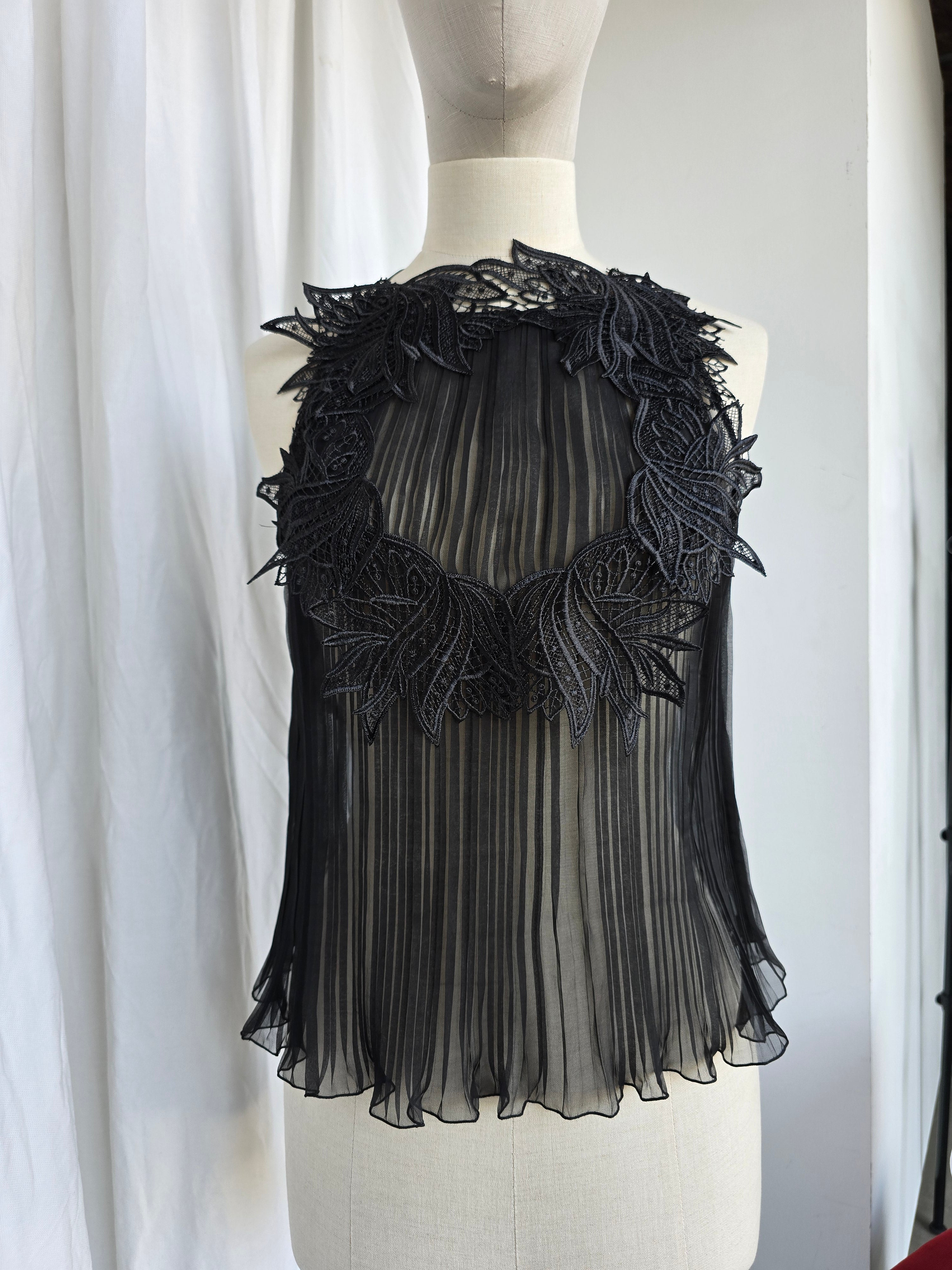 Alberta Ferretti - Top plissé e pizzo in chiffon organzato nero