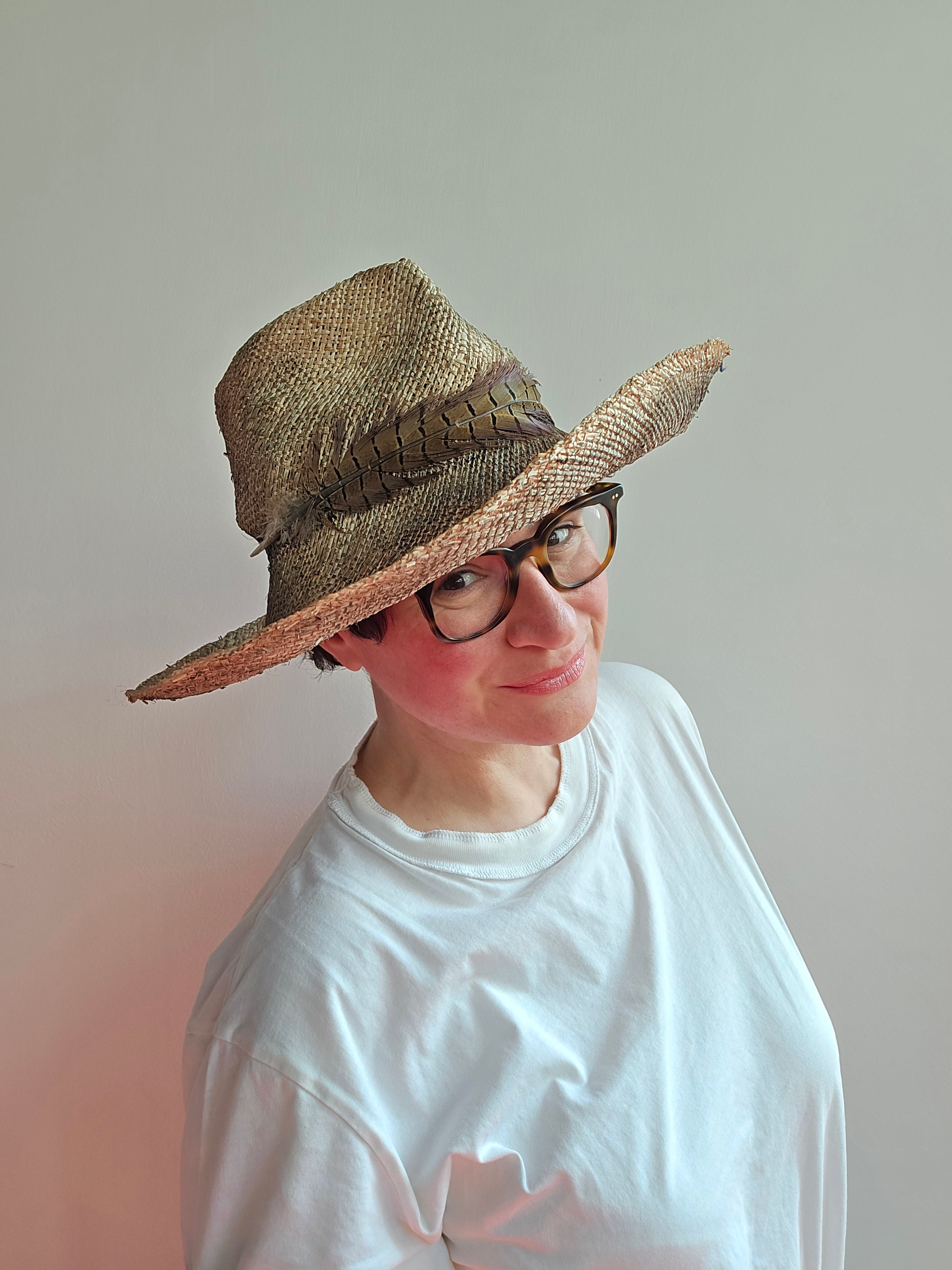 Yesey - Cappello con piuma