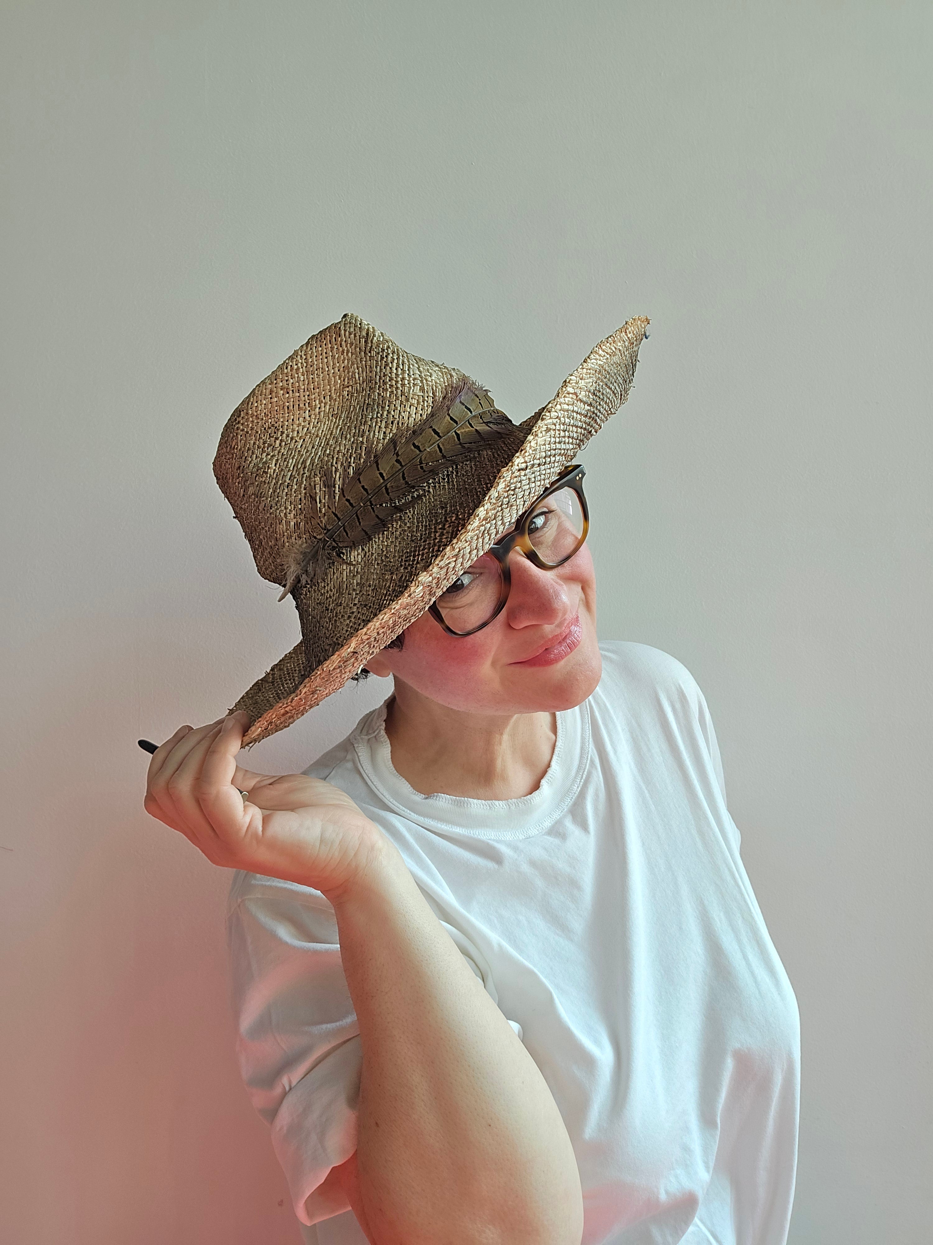 Yesey - Cappello con piuma