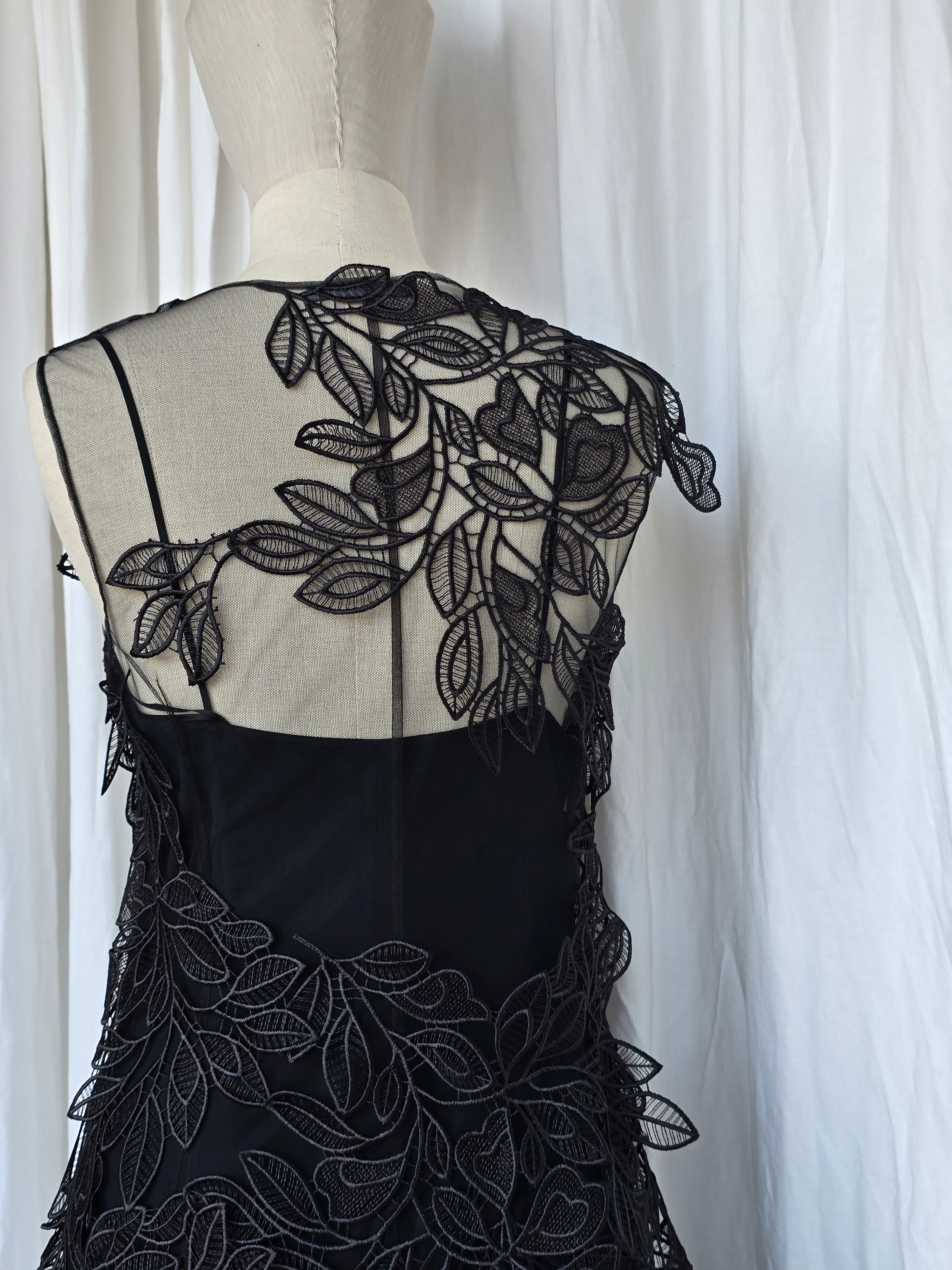 Alberta Ferretti - Mini abito foliage macramè, nero