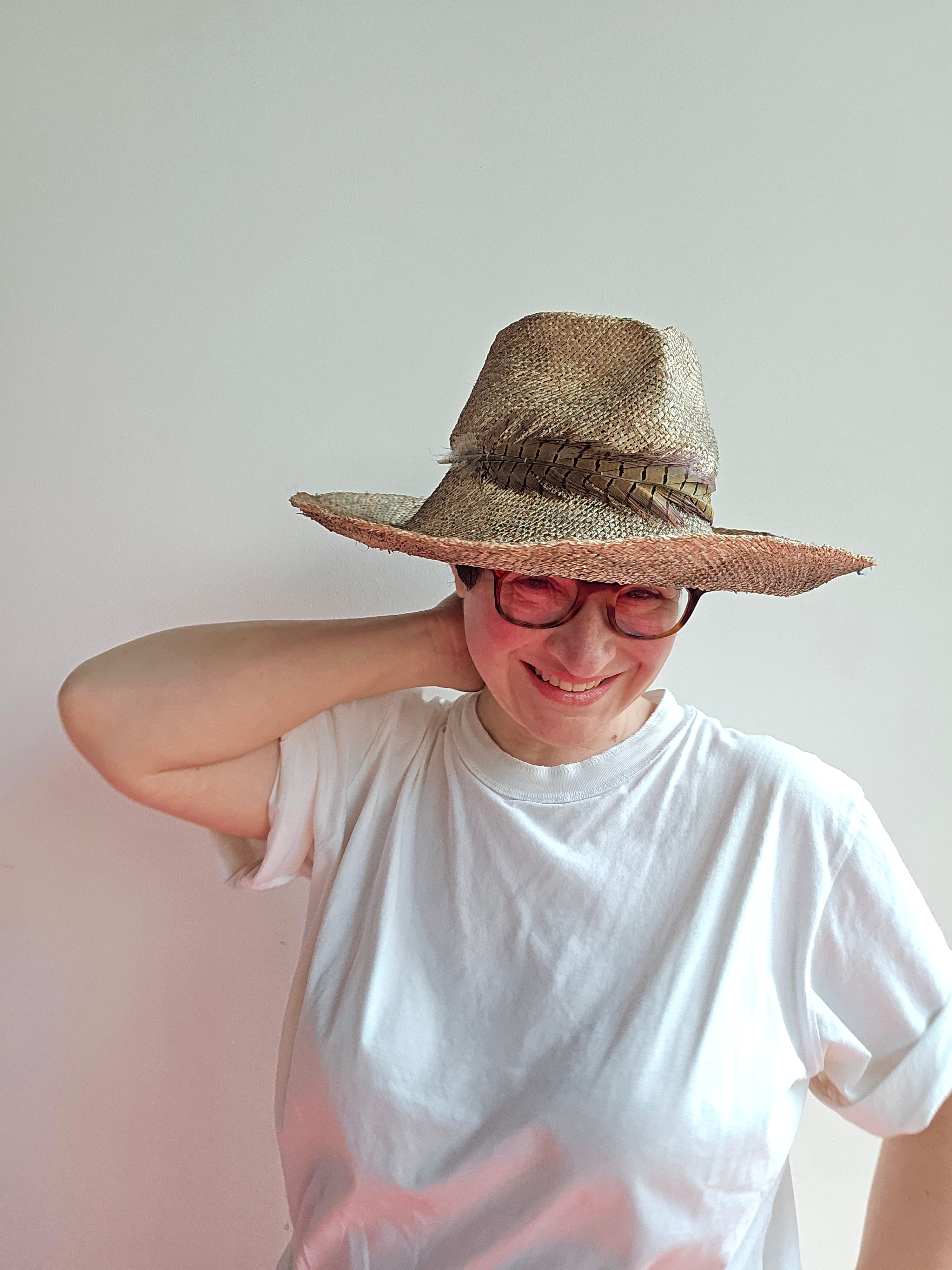 Yesey - Cappello con piuma