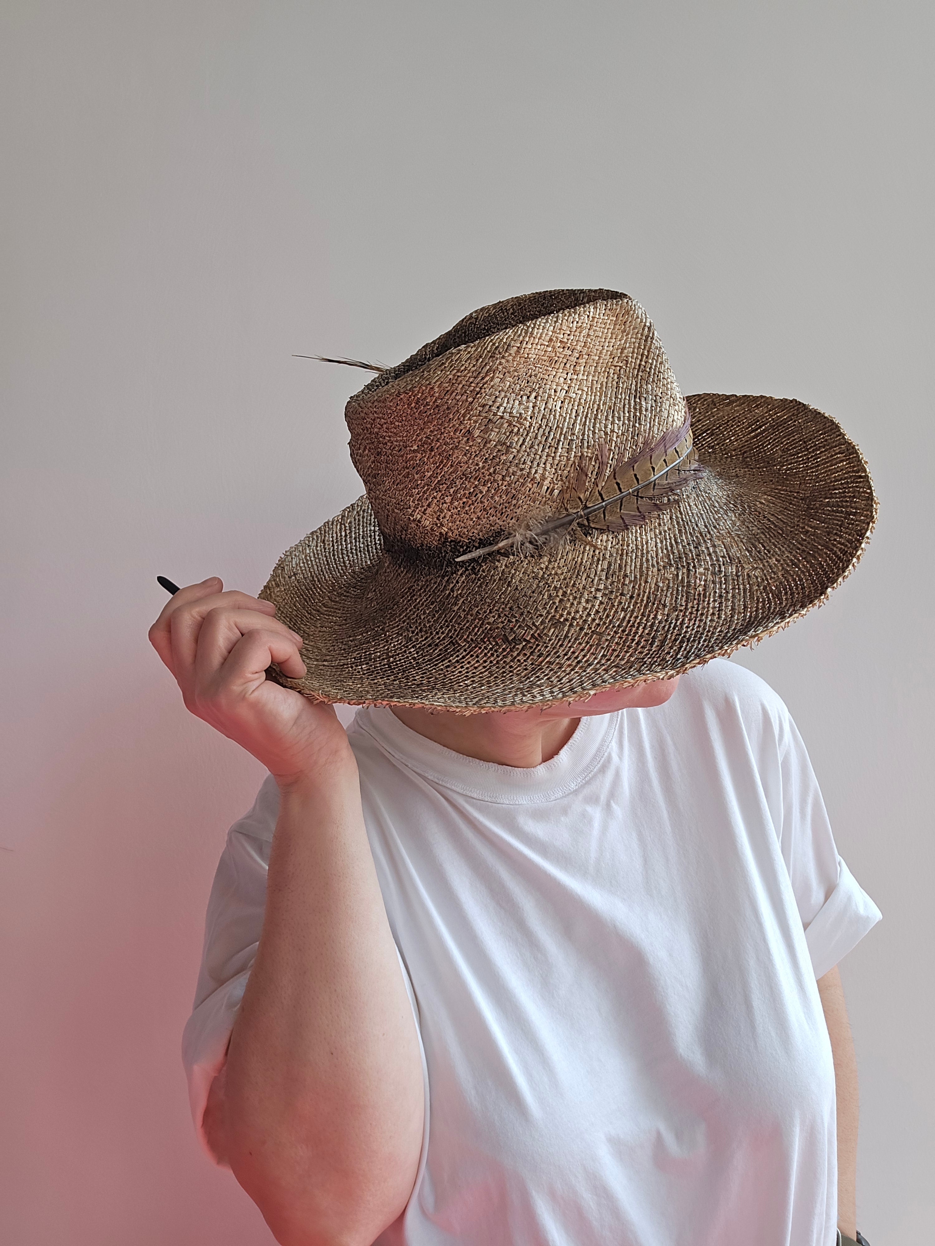 Yesey - Cappello con piuma
