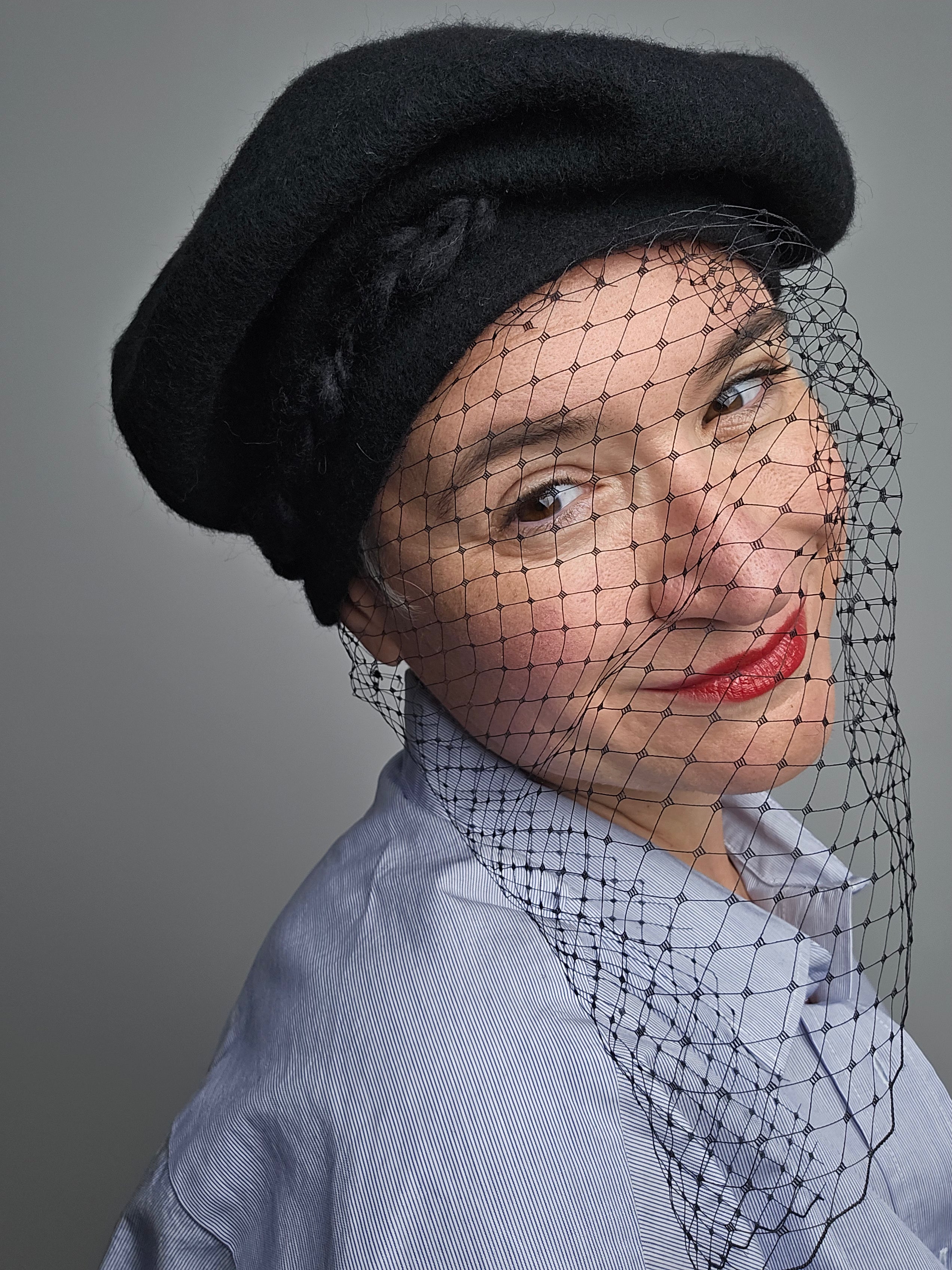 Yesey - Basco con veletta nero in lana