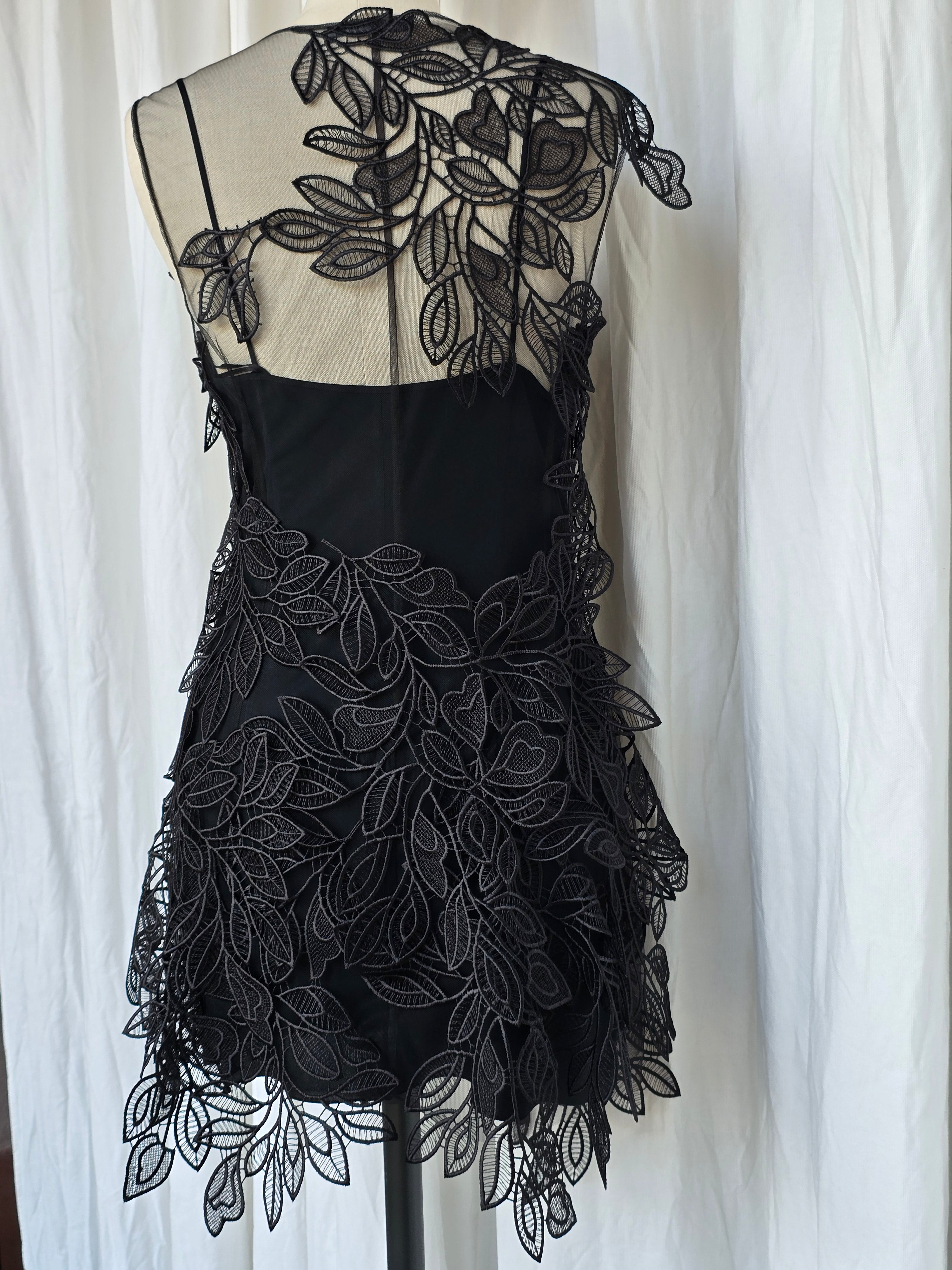 Alberta Ferretti - Mini abito foliage macramè, nero