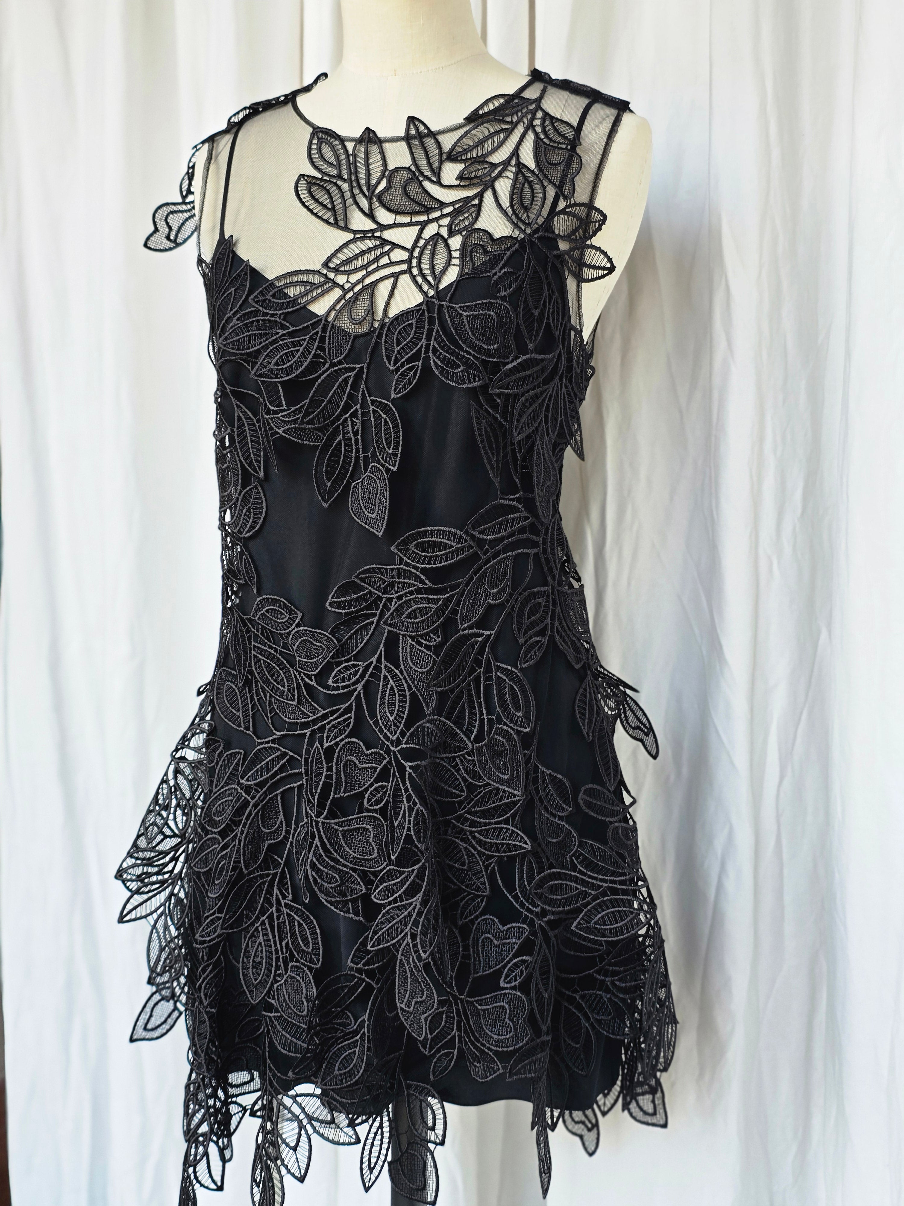 Alberta Ferretti - Mini abito foliage macramè, nero