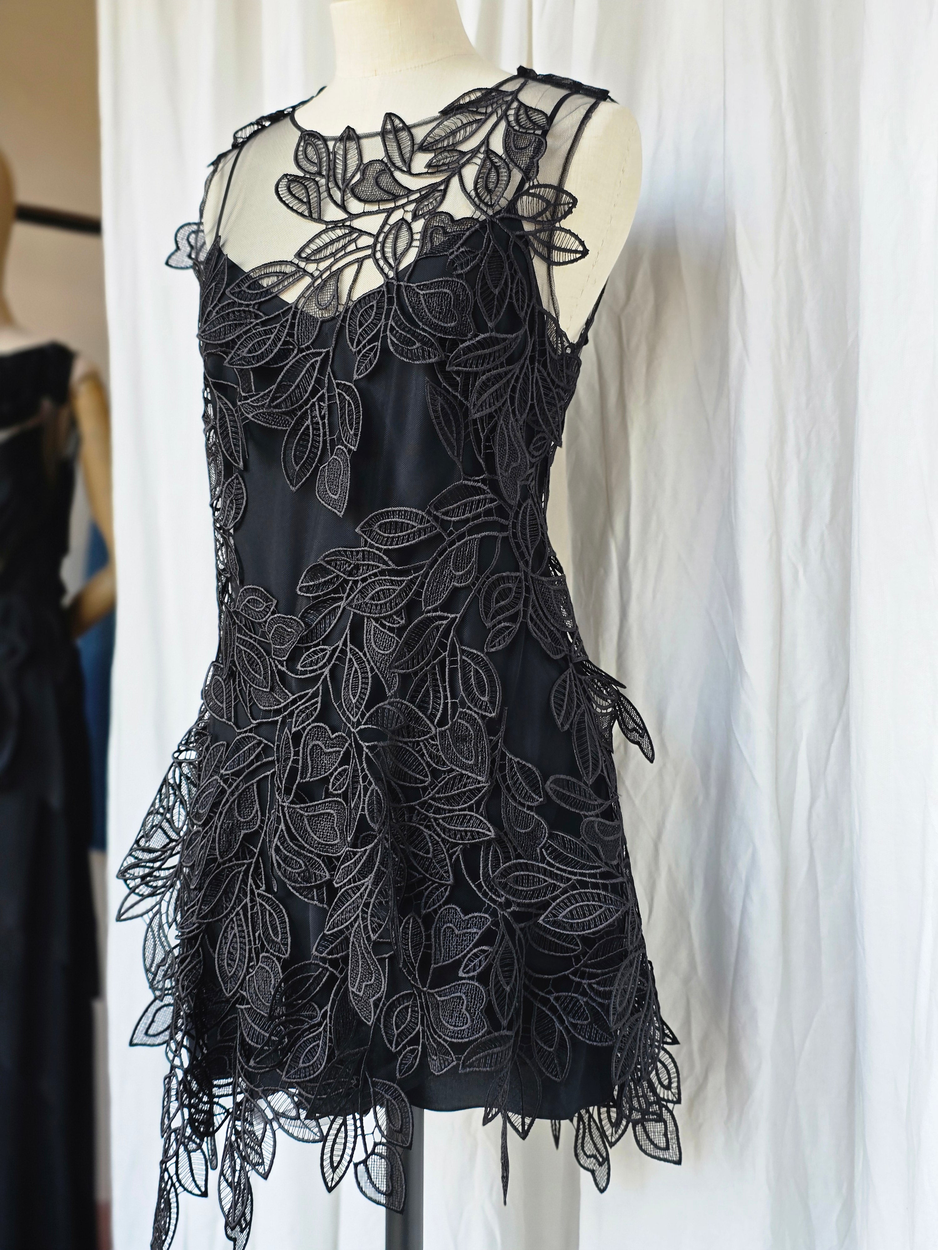 Alberta Ferretti - Mini abito foliage macramè, nero