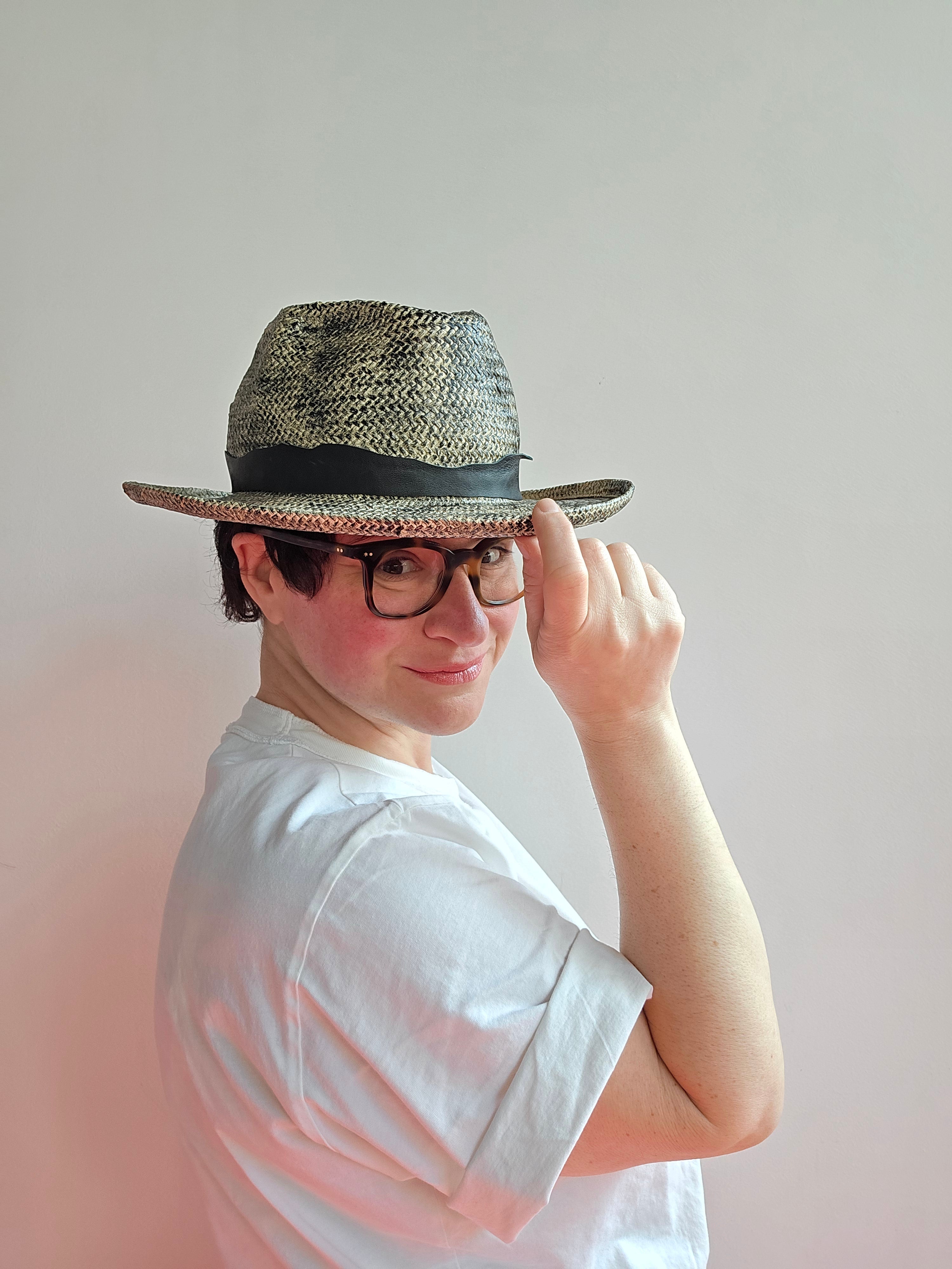 Yesey - Cappello in carta paglia e nappa