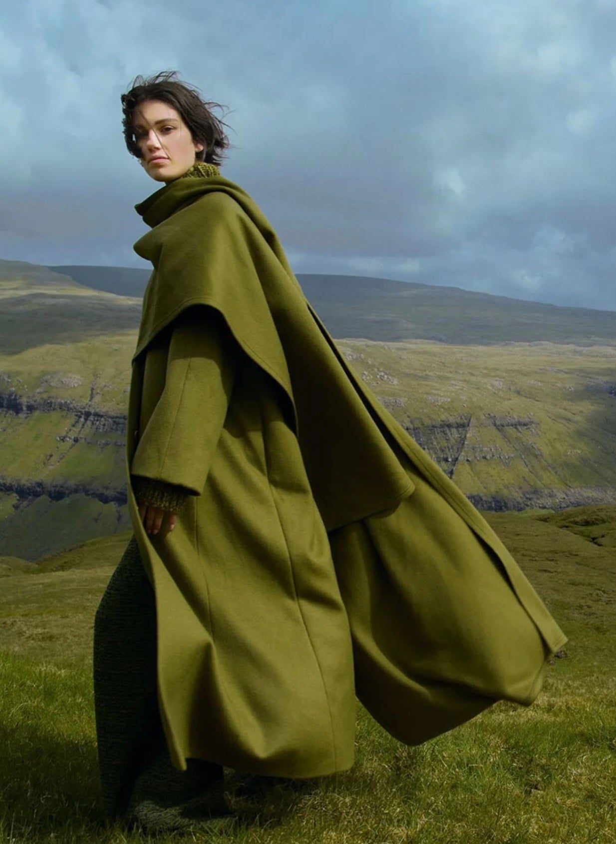 Alberta Ferretti , il cappotto verde oliva