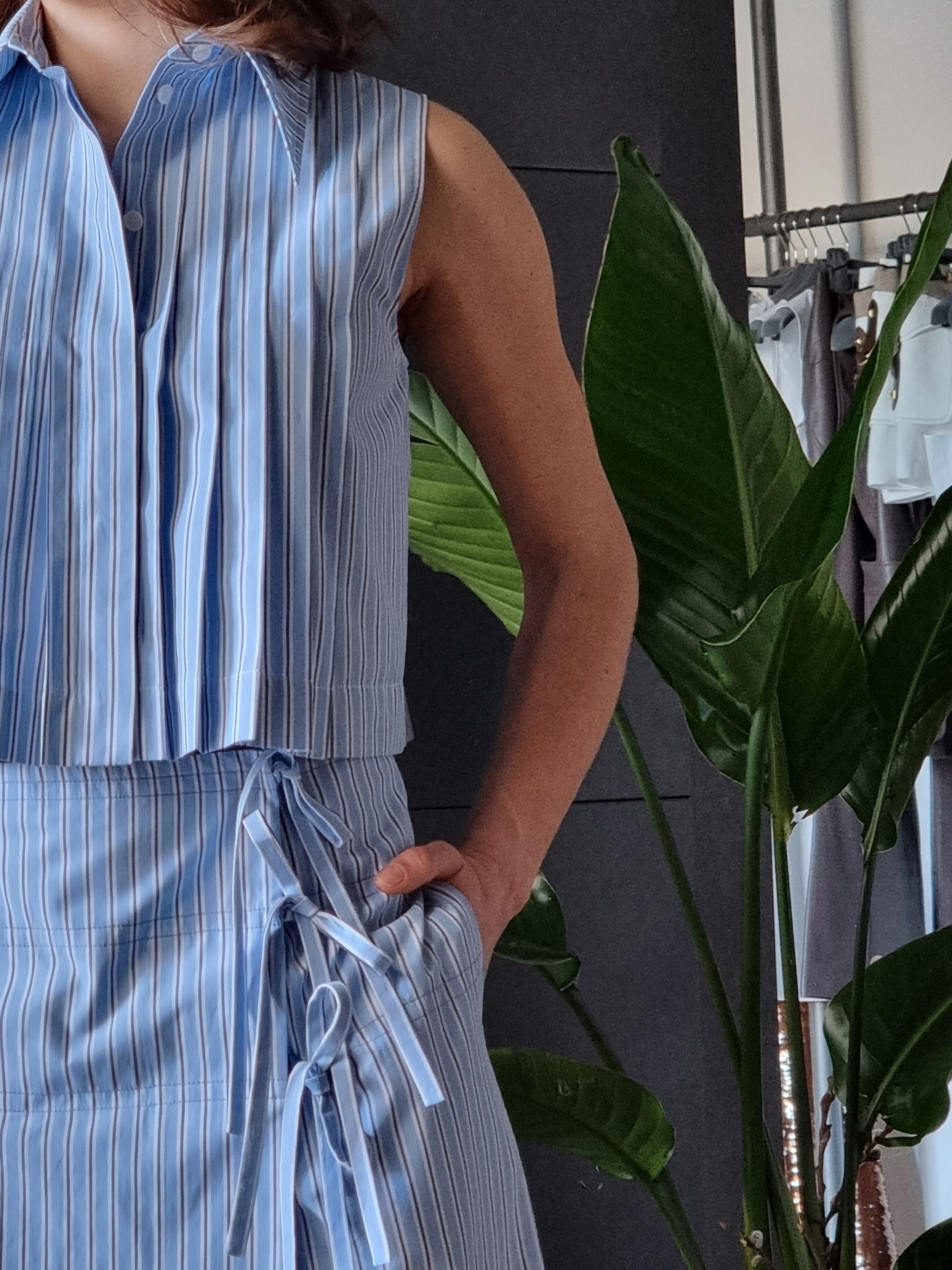 Alberta Ferretti – Camicia crop rigata blu