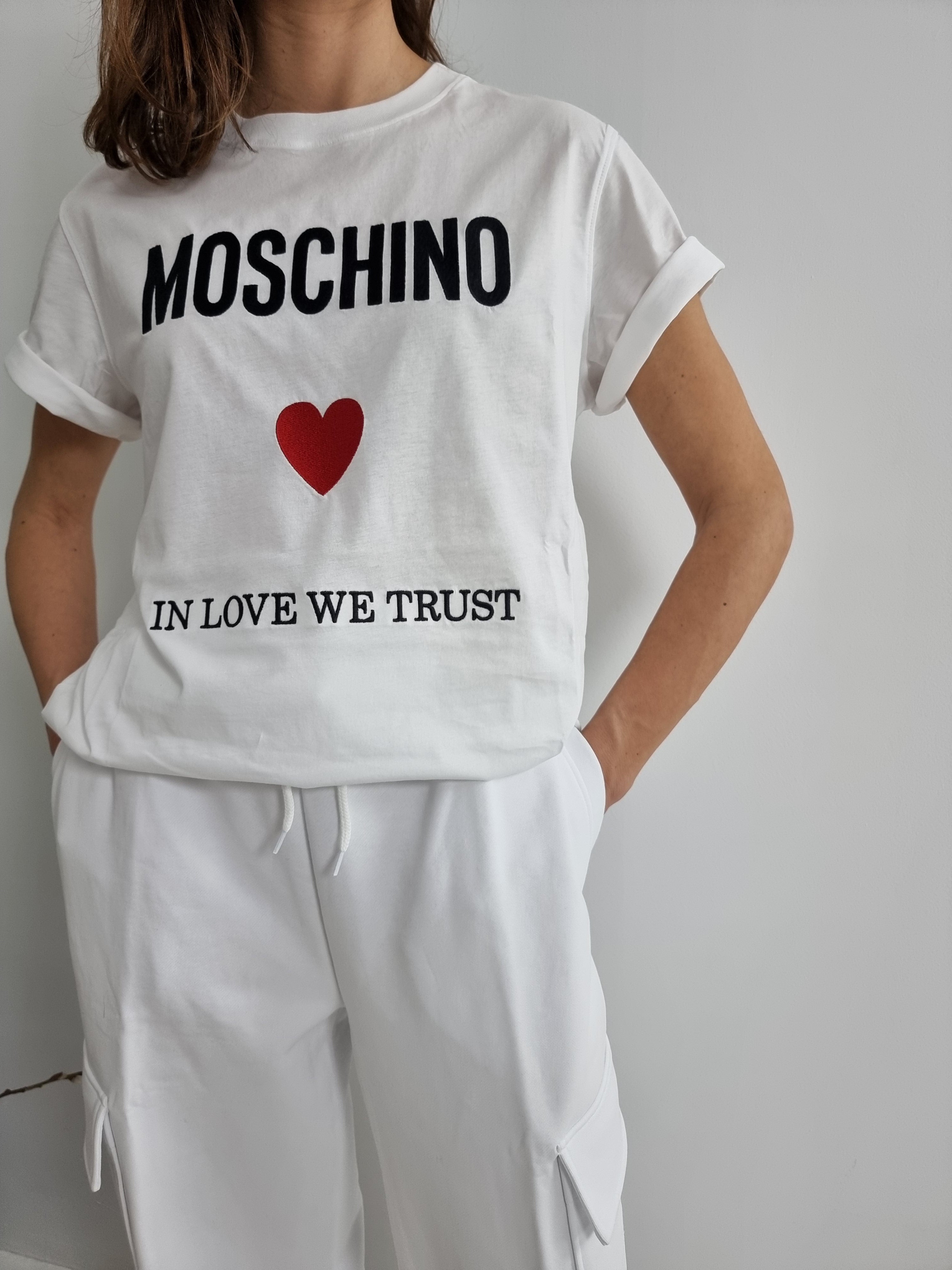 Moschino – T-shirt in jersey In Love We Trust