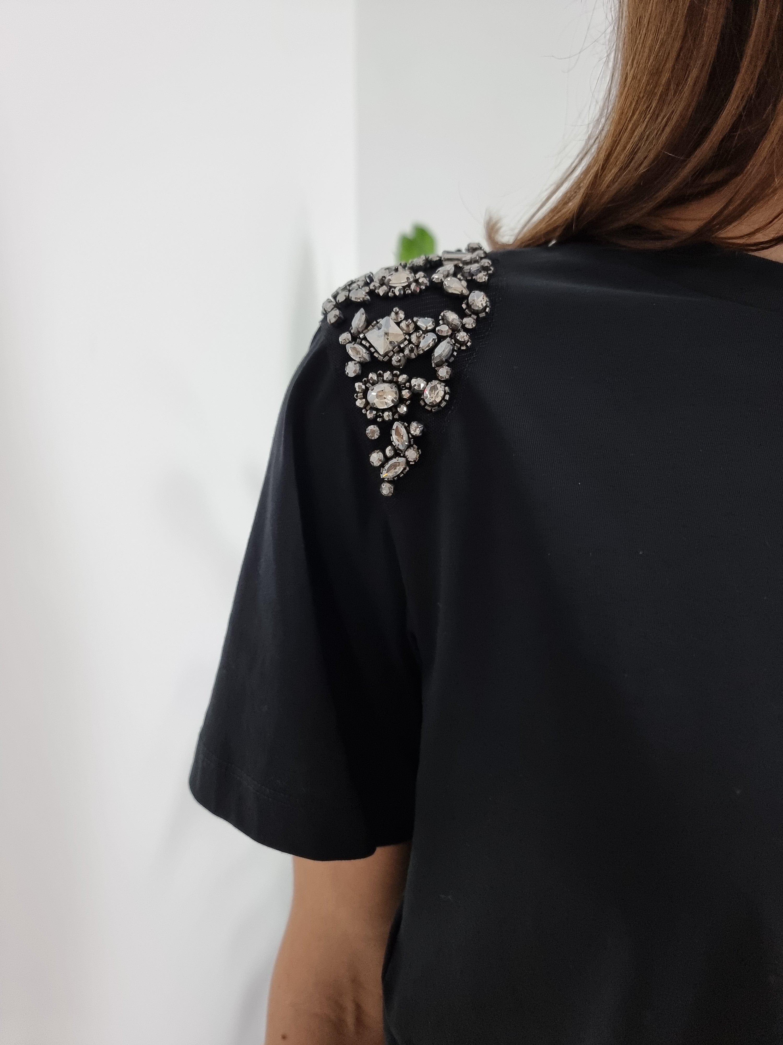 Alberta Ferretti – T-shirt nera in jersey con perline e cristalli