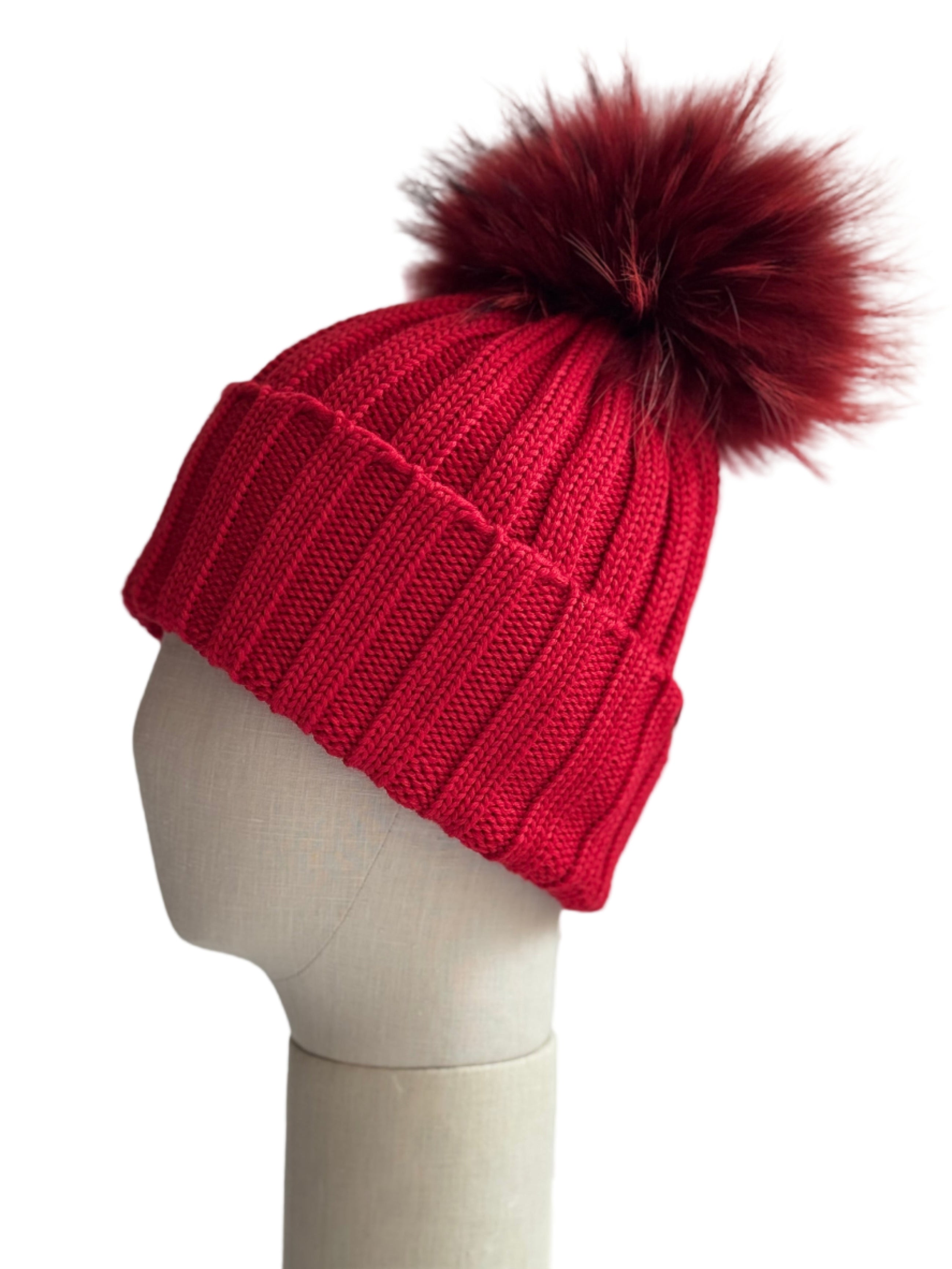 Cappello rosso con pompon