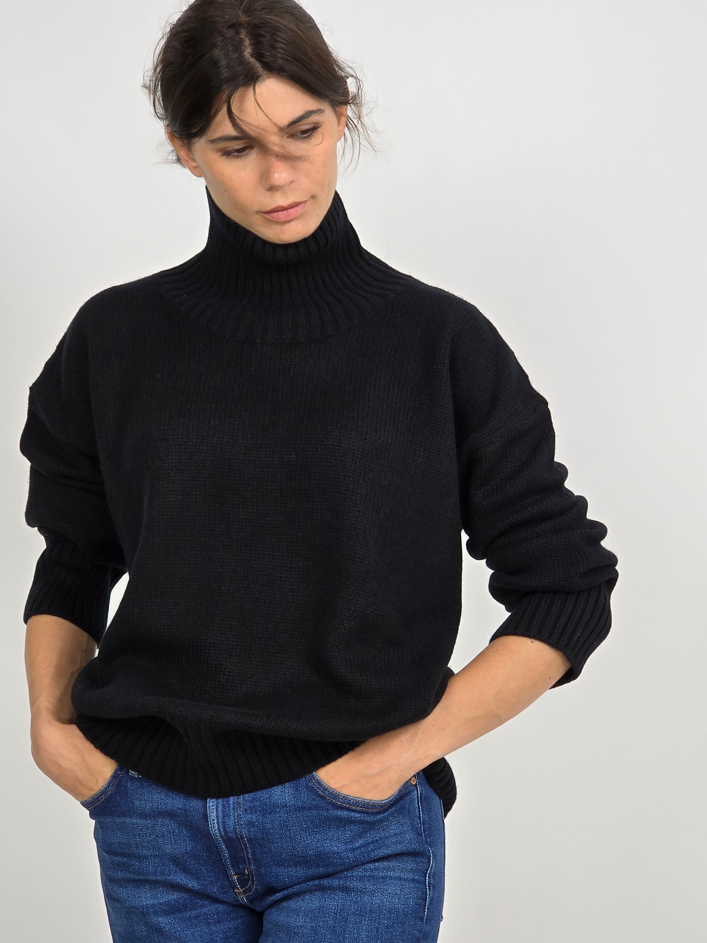 Canessa - Maglia cashmere nera "Connie"