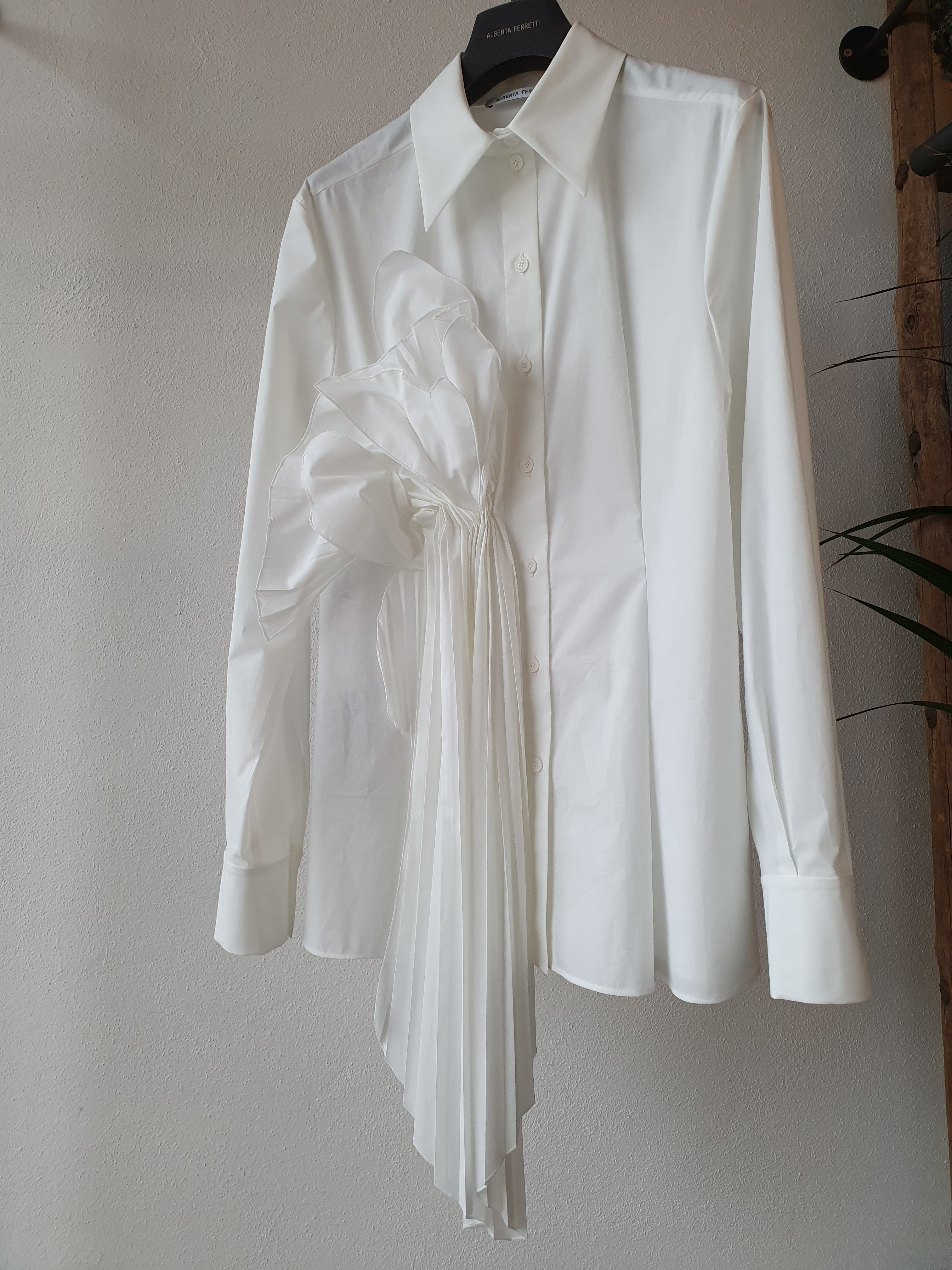 Alberta Ferretti – Camicia bianca con mazzo di calle in popeline di cotone