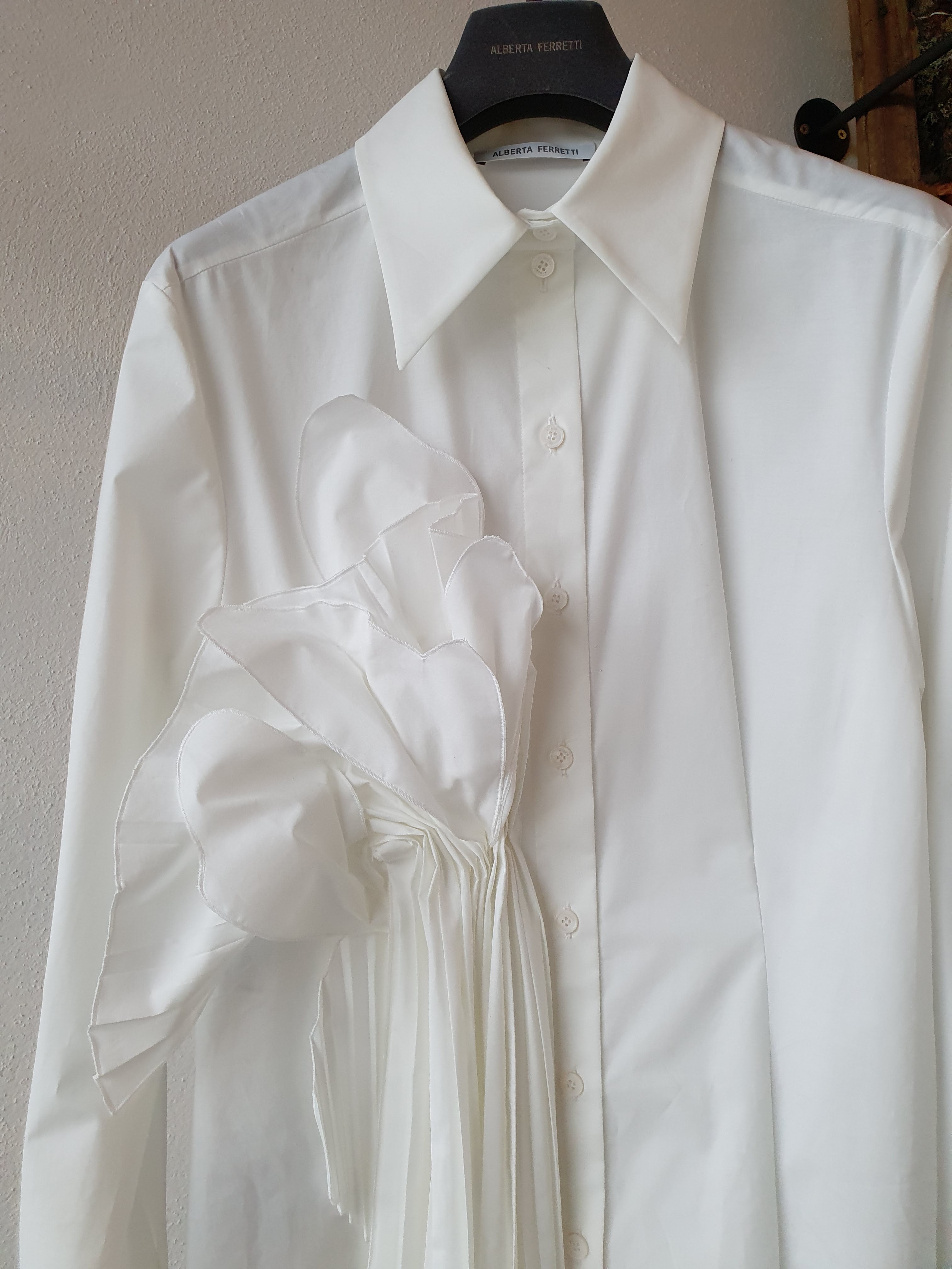 Alberta Ferretti – Camicia bianca con mazzo di calle in popeline di cotone