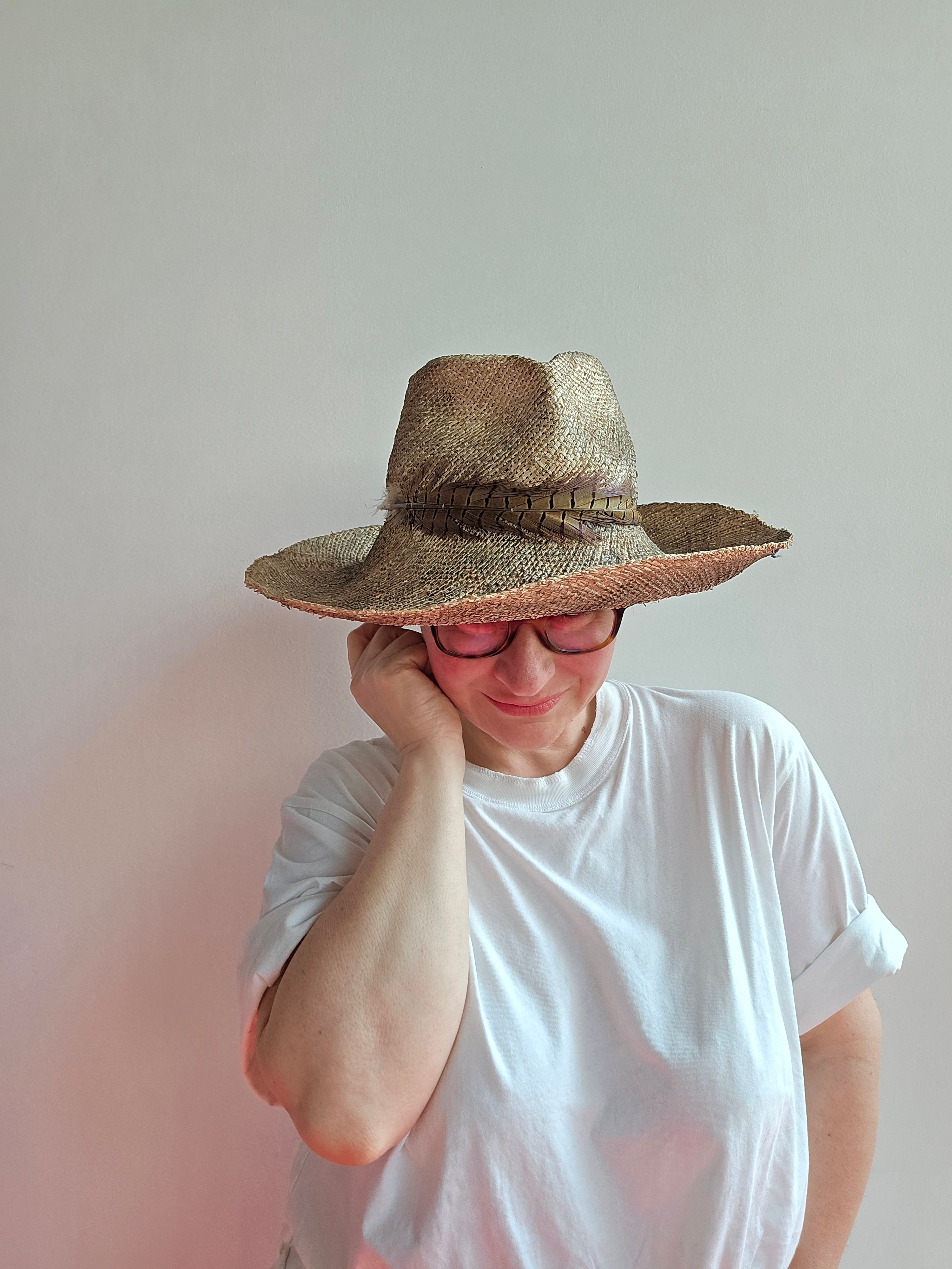 Yesey - Cappello con piuma