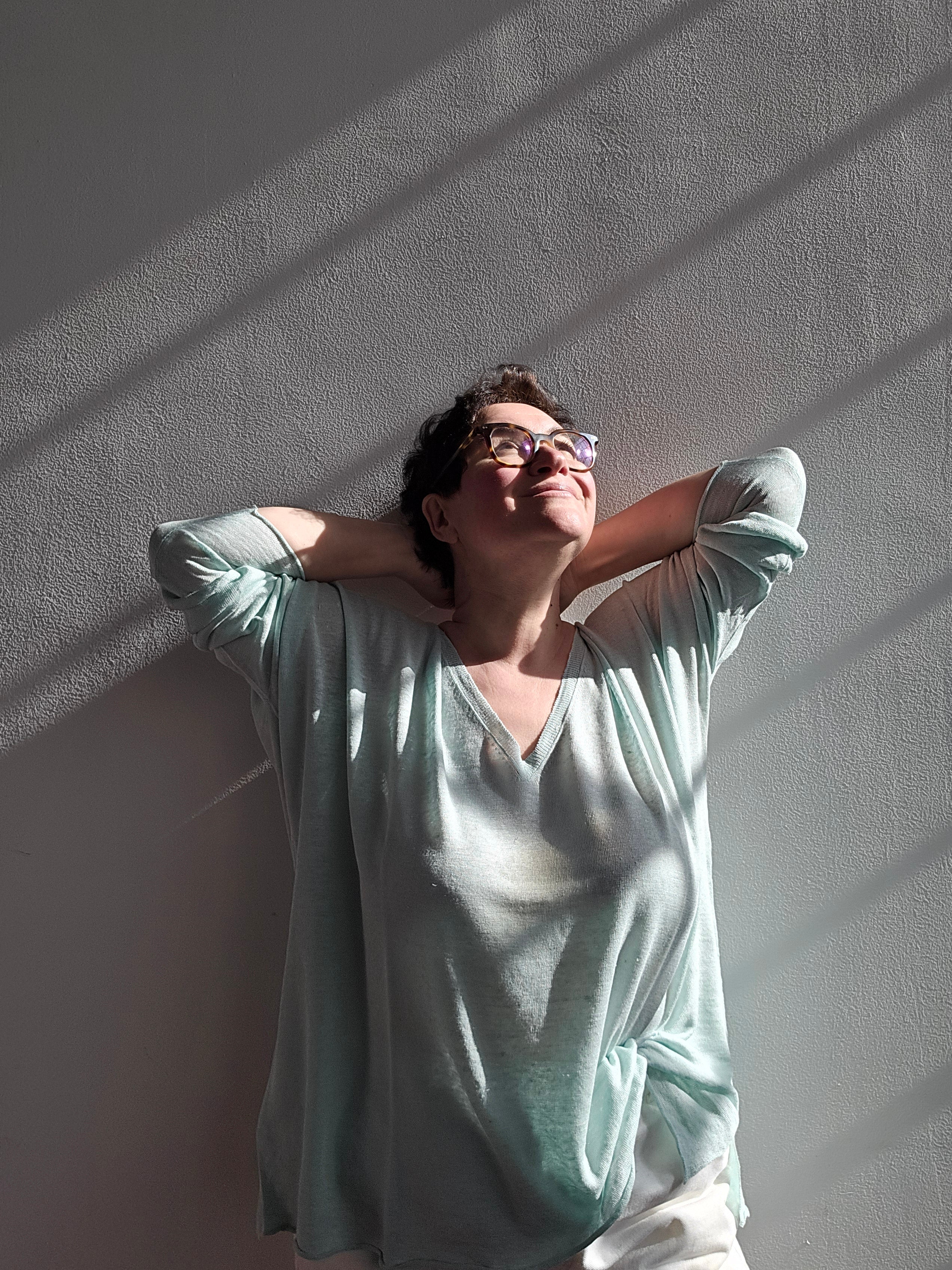 Be You - Maglia scollo a V in lino  water