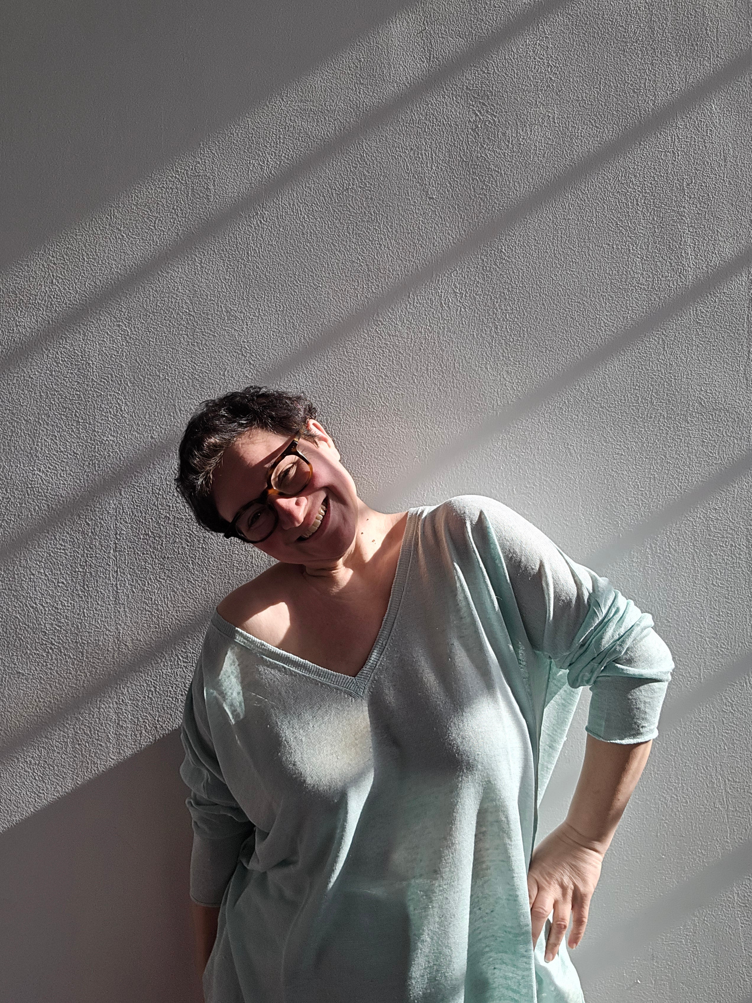 Be You - Maglia scollo a V in lino  water