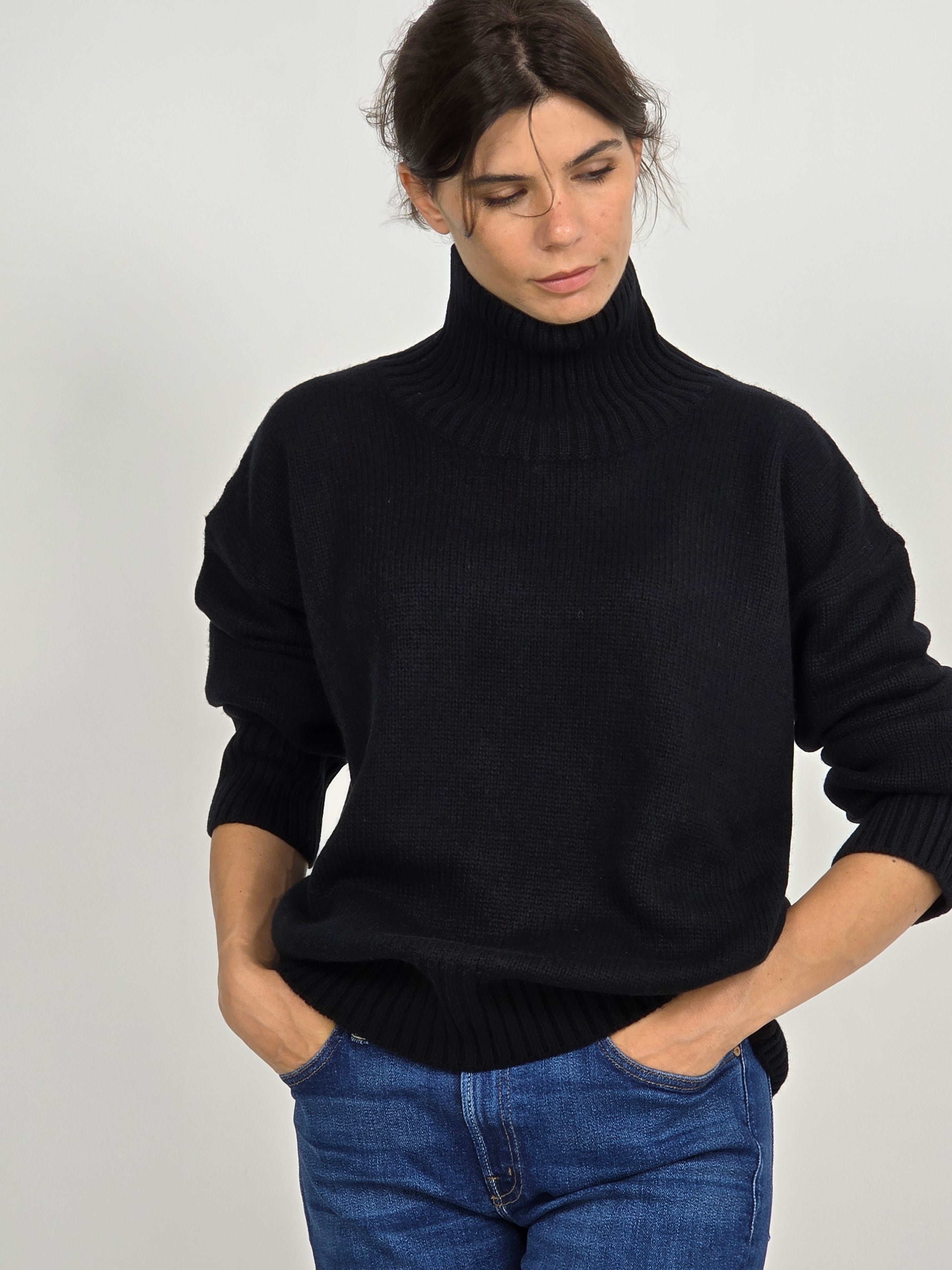 Canessa - Maglia cashmere nera "Connie"