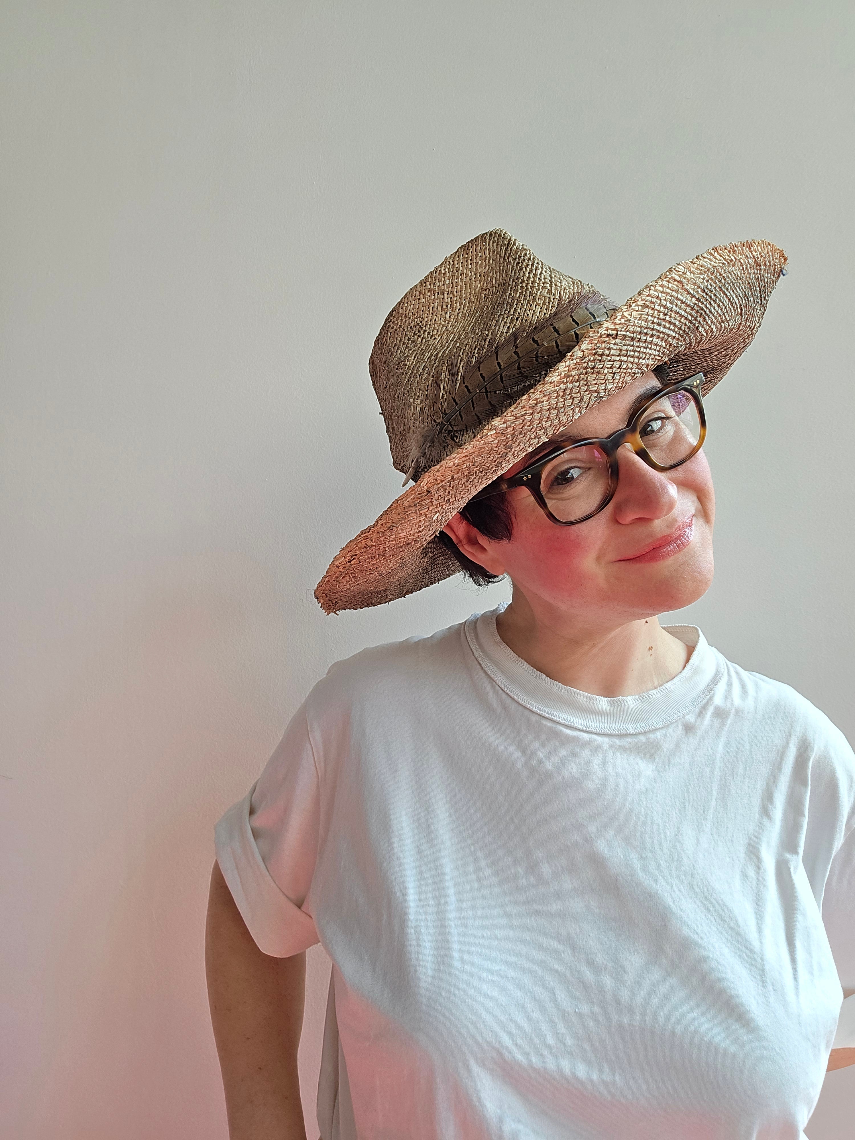 Yesey - Cappello con piuma