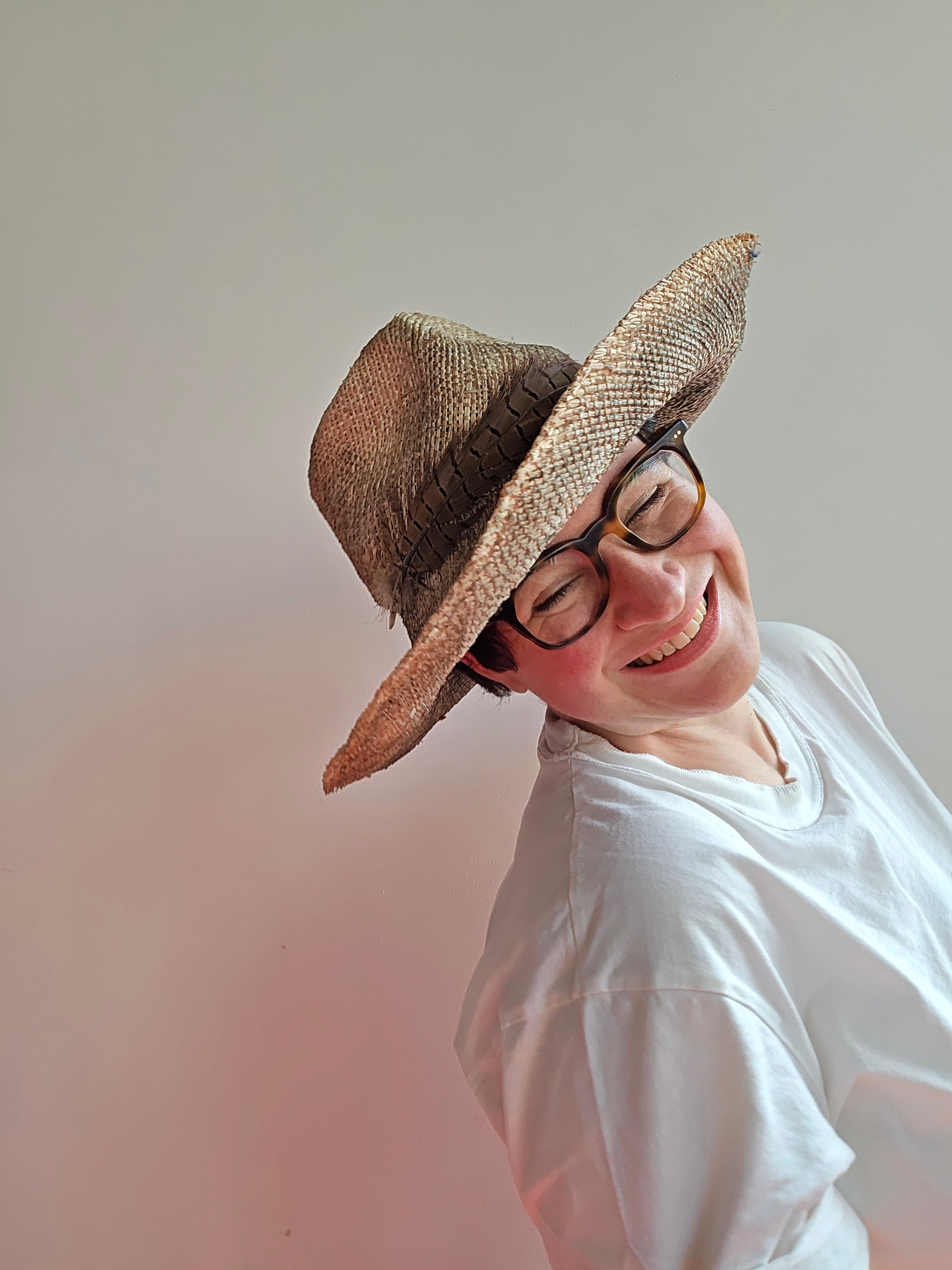 Yesey - Cappello con piuma