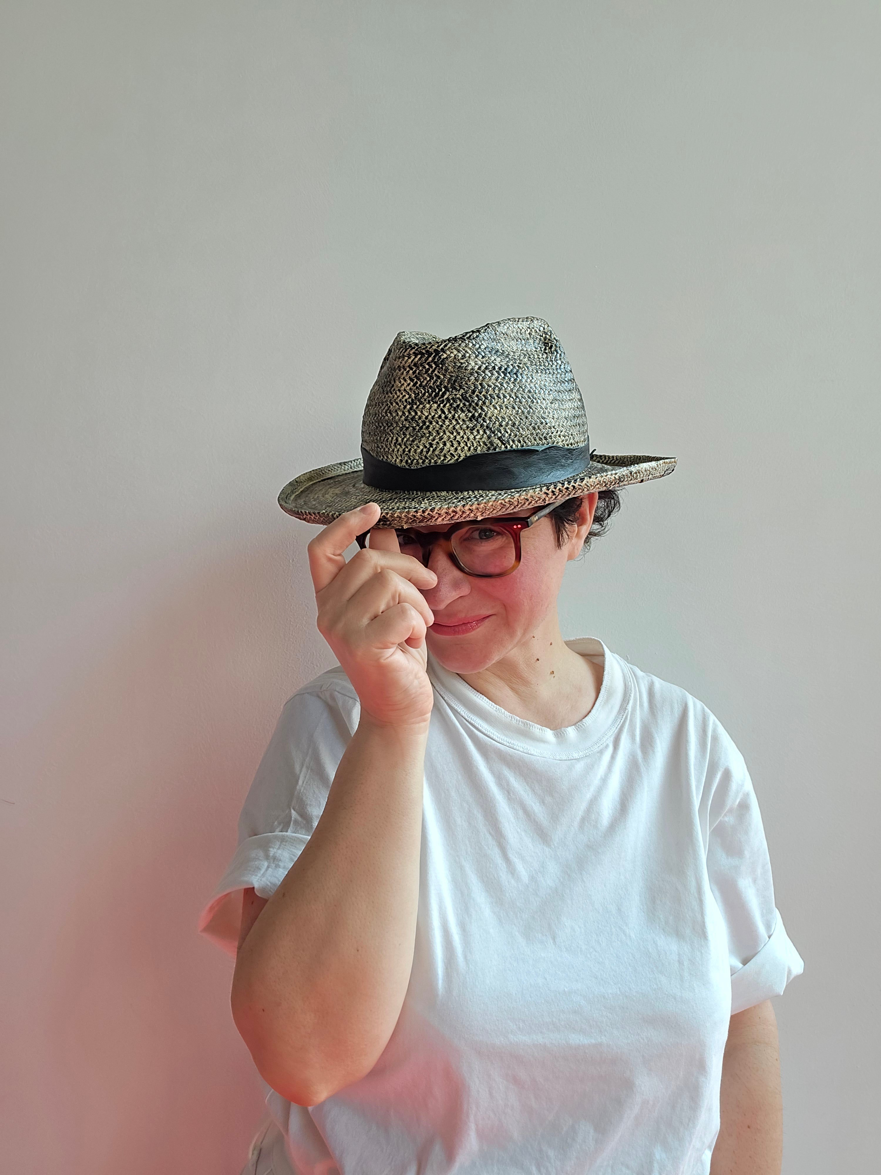 Yesey - Cappello in carta paglia e nappa
