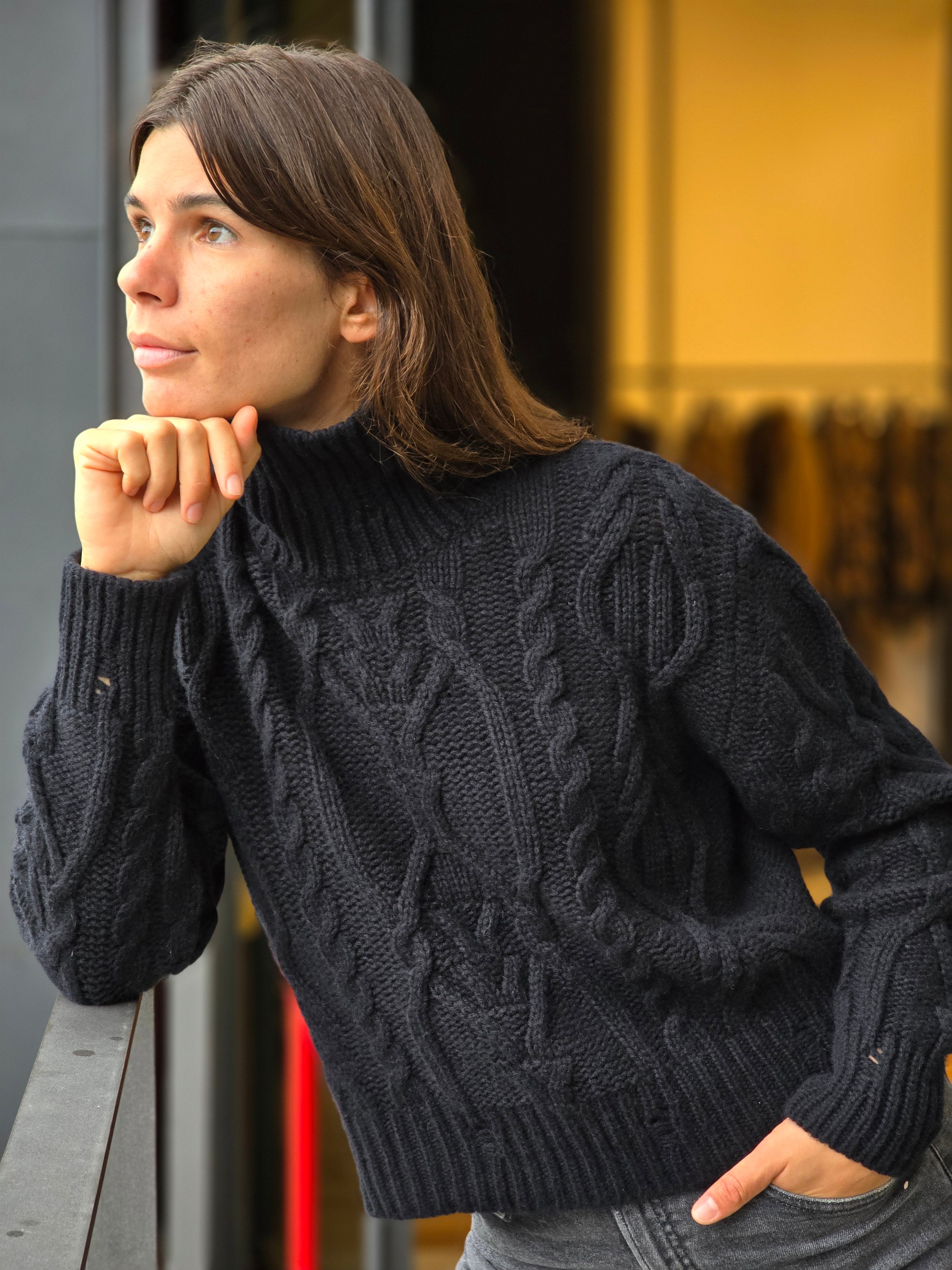 Canessa - Maglia cashmere nera "Interstellar Love"