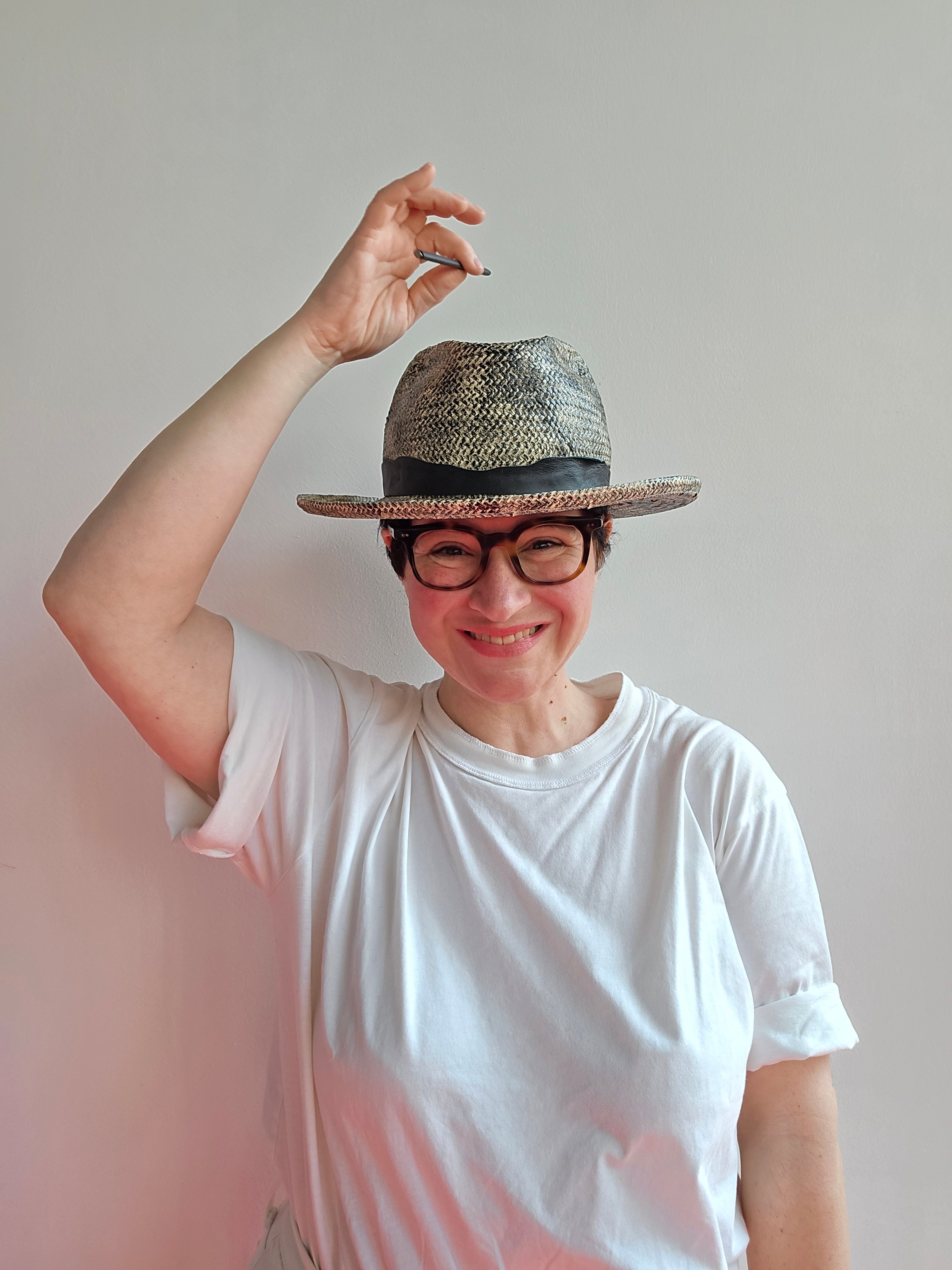 Yesey - Cappello in carta paglia e nappa